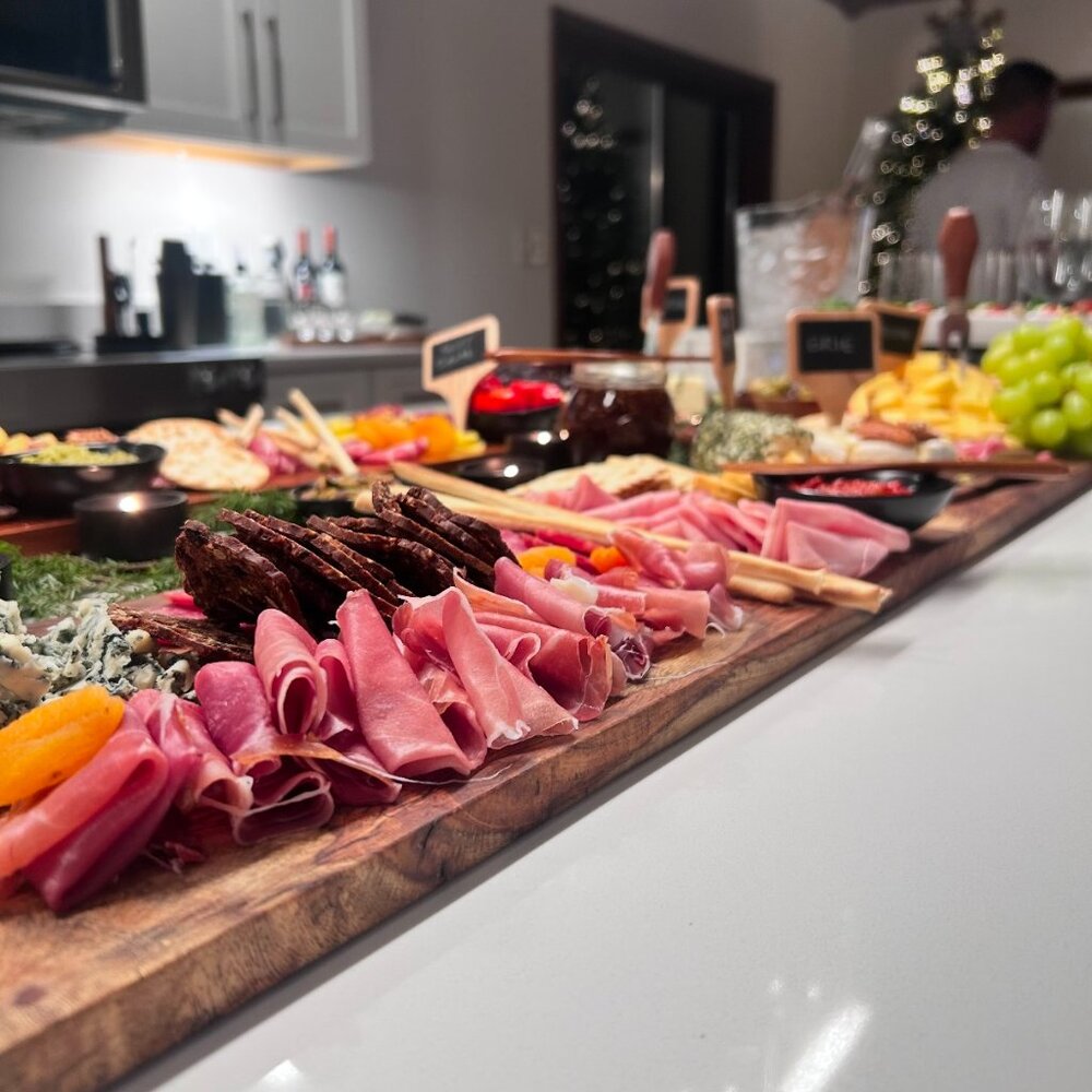 Crate & Barrel charcuterie board/chalk/marker and cheese knifes set NEW!